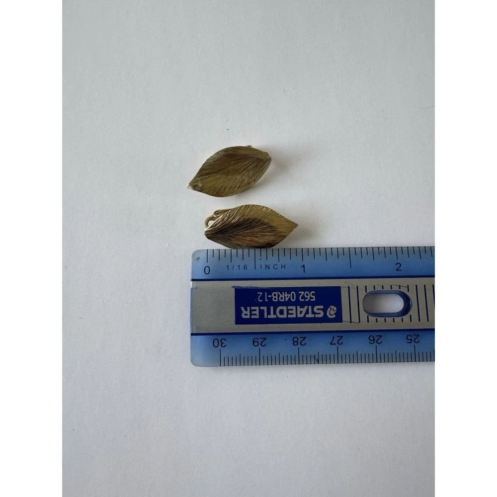 Christian Dior Vintage‎ Gold Tone Leaf Clip-On Earrings
